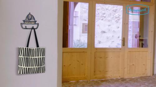 HomeHand | Enhance Your Entryway Wall Decor with Nautical Elegance