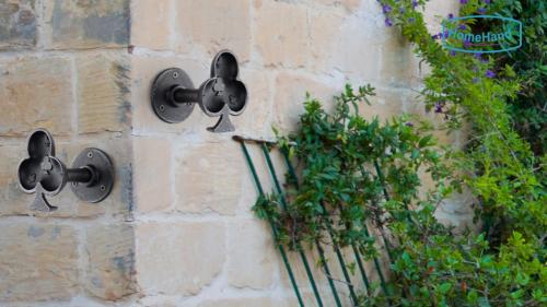 HomeHand Deck of Clubs Wall Hook | The Best Cast Iron Hook for Garden & Patio Organization